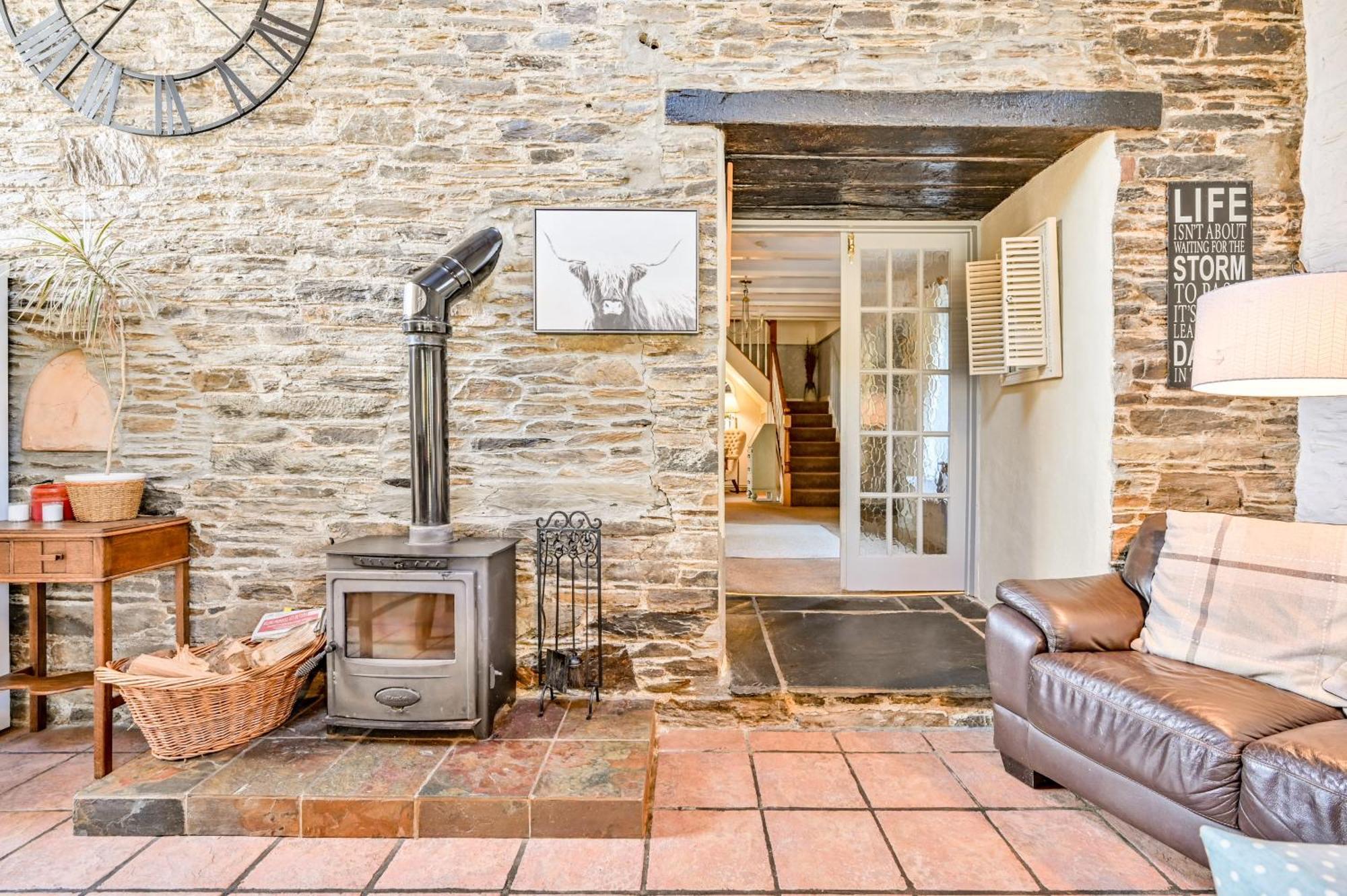 Polean Farm Cottages - With Free Animal Feeding And Pony Rides And Free Access To A Nearby Pool لوي الغرفة الصورة