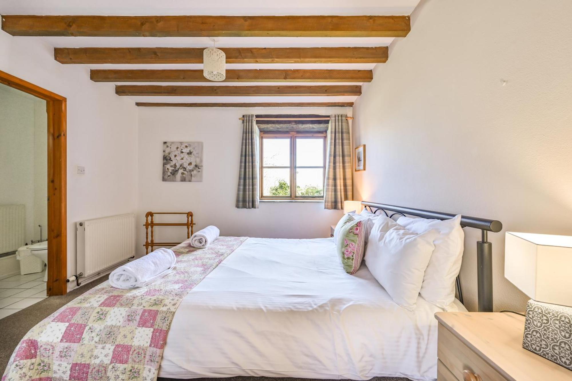 Polean Farm Cottages - With Free Animal Feeding And Pony Rides And Free Access To A Nearby Pool لوي الغرفة الصورة