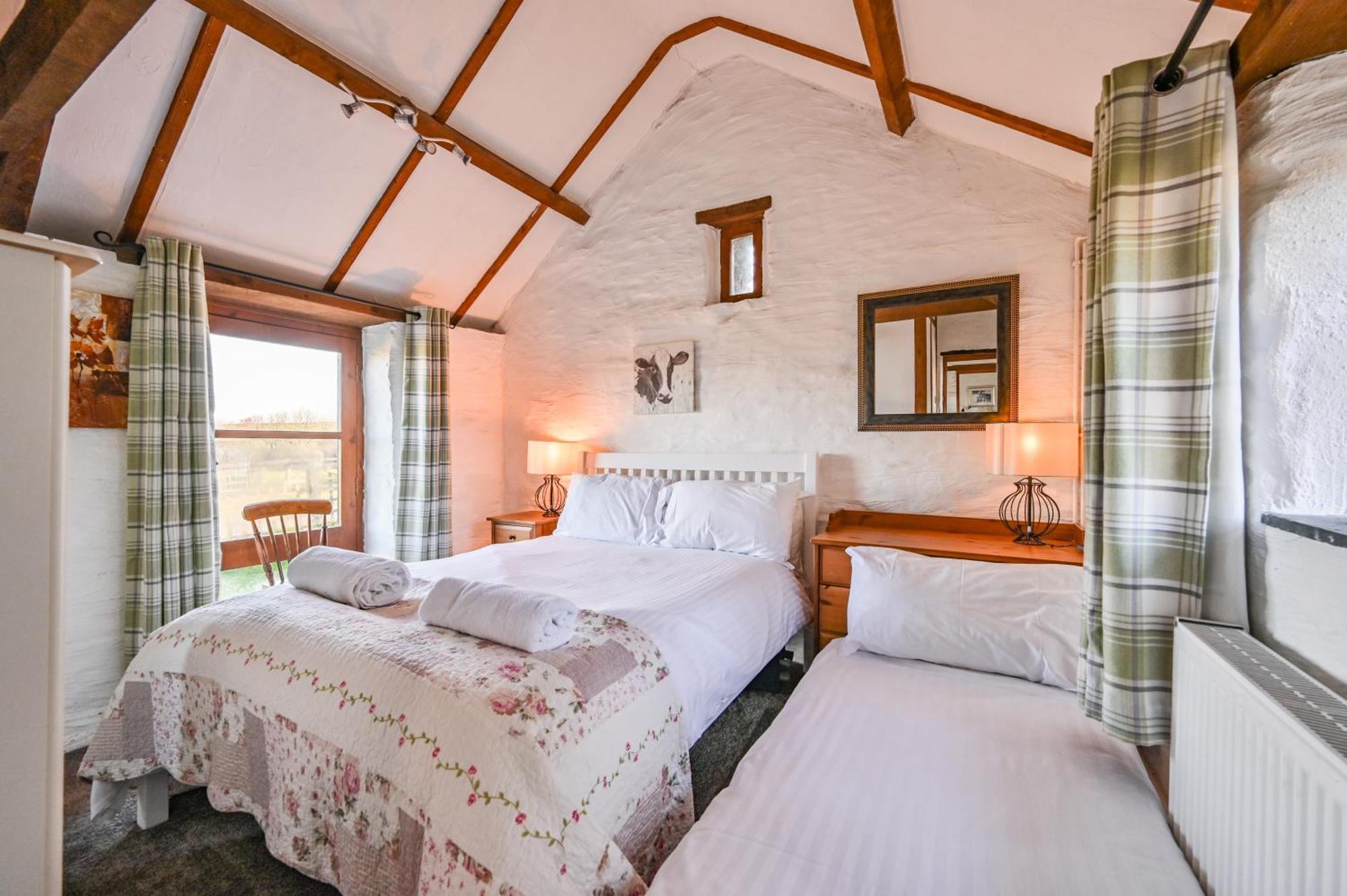 Polean Farm Cottages - With Free Animal Feeding And Pony Rides And Free Access To A Nearby Pool لوي الغرفة الصورة