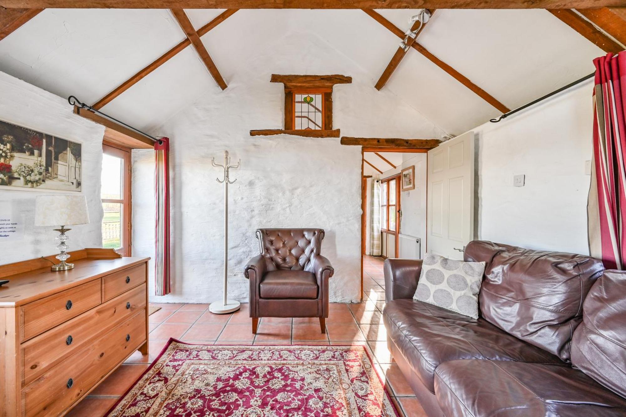 Polean Farm Cottages - With Free Animal Feeding And Pony Rides And Free Access To A Nearby Pool لوي الغرفة الصورة